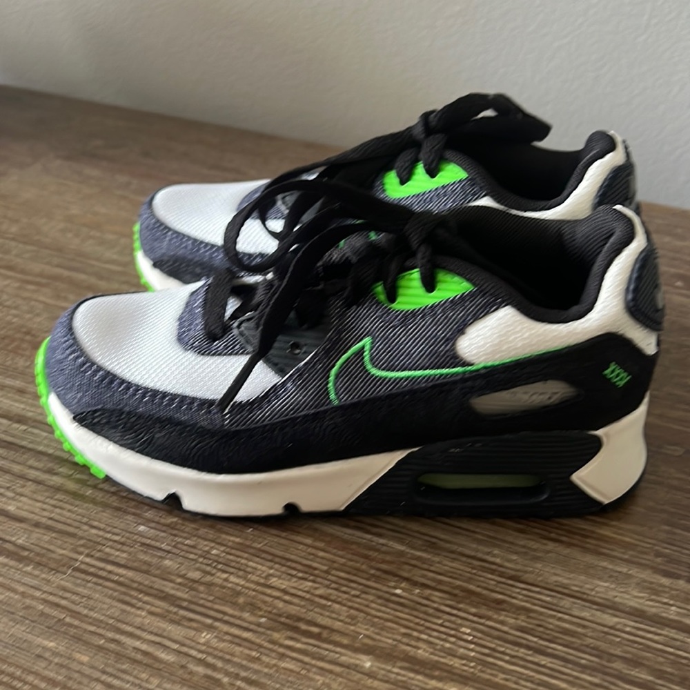 NWOT Nike Air Max little kids sneakers.Size 13C